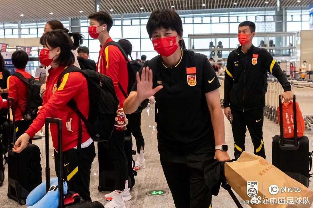 【比赛关键事件】第39分钟，萨维奇争抢中肘击了马塔，被主裁出示个人本场第二张黄牌被罚出场，马竞10人迎战。